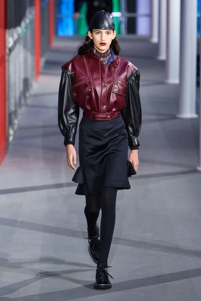 Look 50